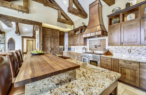 Forest Hills House | Experience stunning views at The Great Escape, with a private hot tub!