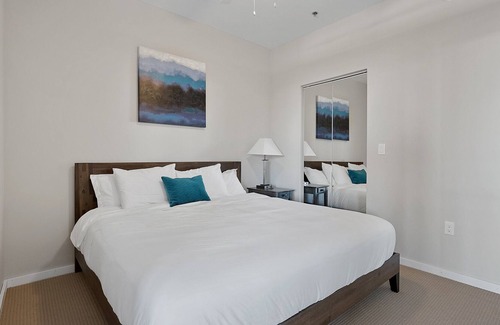 Crossroads Arts District Condo | Experience the Ultimate in Luxury at the Crossroads Newest Upscale Stay 341