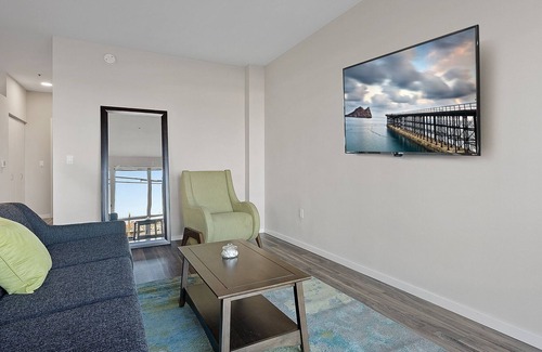 Crossroads Arts District Condo | Experience the Ultimate in Luxury at the Crossroads Newest Upscale Stay 341