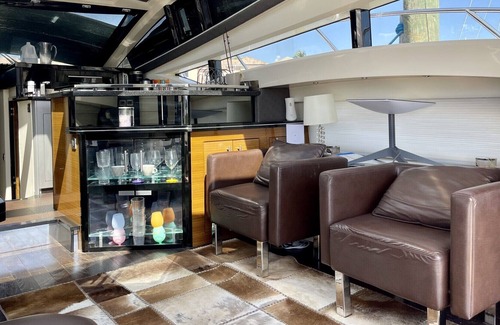 Gifford Boat Rental | Experience the yacht life with this exotic gem.