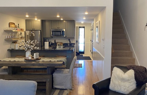 Stratton Mountain Condo | Experience Ultimate Convenience: Your Ski-In-Ski Out Condo Awaits at Stratton