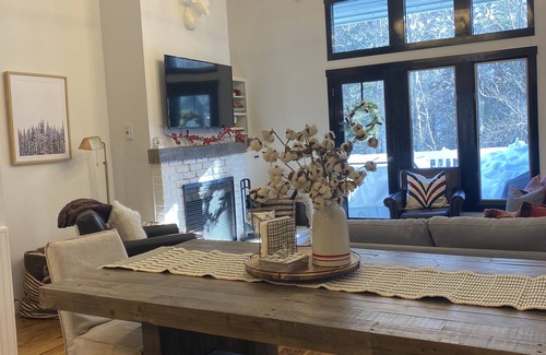 Stratton Mountain Condo | Experience Ultimate Convenience: Your Ski-In-Ski Out Condo Awaits at Stratton