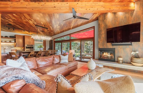 Weisshorn House | Explore Breckenridge! Home close to Main Street with Wooded View