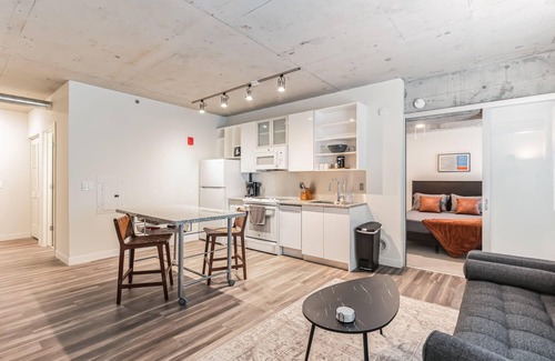 Gateway District Apartment | Explore Cleveland! Modern Apartment in the City
