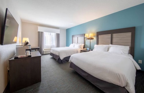 West Kissimmee Hotel | Explore Disney Parks from a Spacious Room w/Complimentary Breakfast | 3 Rooms