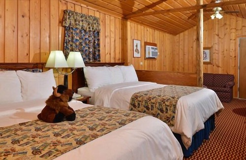 Cody Hotel | Explore Historic Cody! Pool, FREE Parking, Steps to Cody Dug Up Gun Museum!