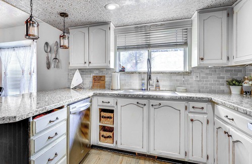 Sandy House | Explore the Wasatch: Home Near Cottonwood Canyons