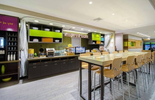 University House | Explore Waco with Ease – Stay with Kitchen & Parking, Walk to Magnolia Market &