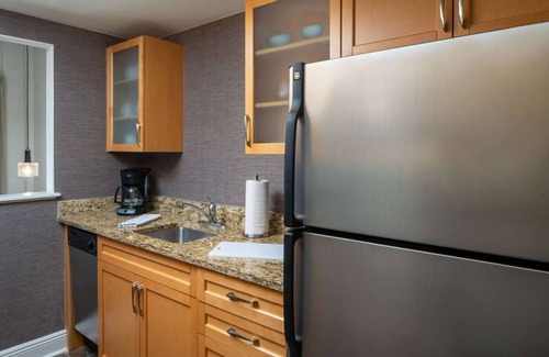 Arts/Warehouse District Hotel | Explore Wonderful New Orleans! Pet-Friendly With Outdoor Pool, Free Breakfast!
