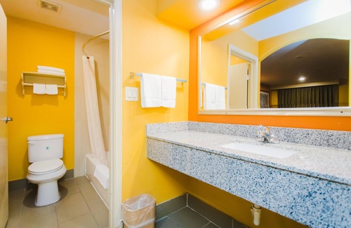 North Houston Hotel | Express Inn Gulf Bank