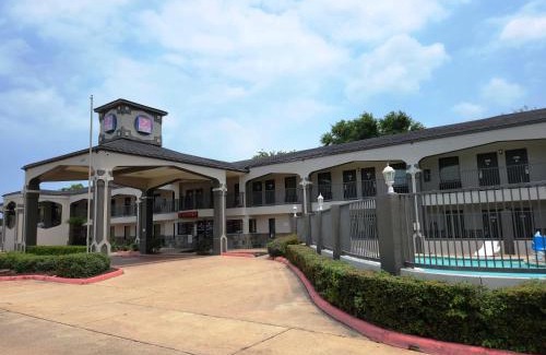 Tomball Hotel | Express Inn Tomball