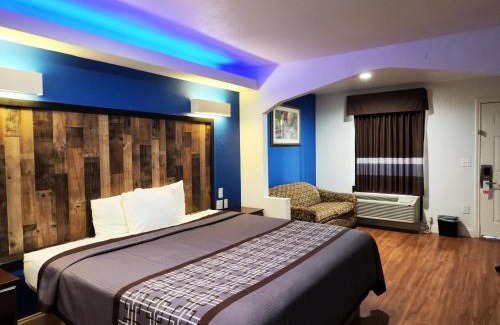 Tomball Hotel | Express Inn Tomball