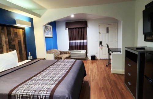 Tomball Hotel | Express Inn Tomball