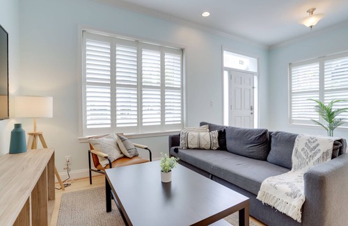Old Town West Apartment | Exquisite 1 BR Apartment at Alexandria