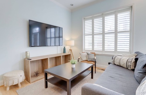 Old Town West Apartment | Exquisite 1 BR Apartment at Alexandria