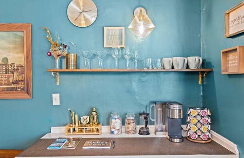 Midtown - Westport House | Exquisite Duplex in the Heart of KC + Parking
