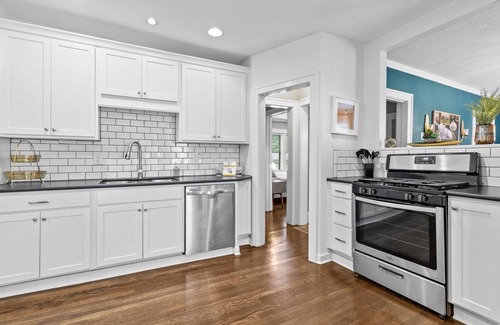 Midtown - Westport House | Exquisite Duplex in the Heart of KC + Parking