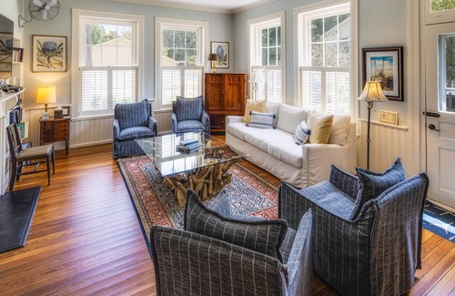 St. Marys House | Exquisite historic home on half acre with private garden & walkable location
