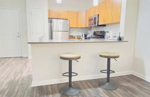 Westside Apartment | Exquisite immaculate 1 bed apt