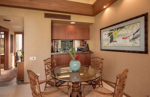 Kamuela Condo | Exquisite Luxury: Oceanview Penthouse Villa