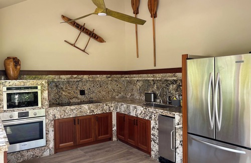 Kamuela Condo | Exquisite Luxury: Oceanview Penthouse Villa