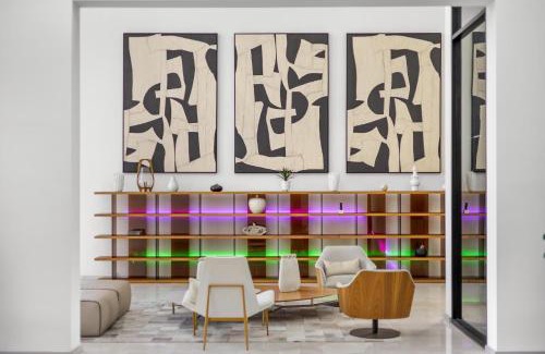 Hallandale Beach House | Exquisite Modern Marvel