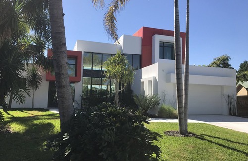 Central Fort Lauderdale House | Exquisite Modern Minimalistic Waterfront Personal Resort