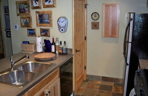 Crested Butte Condo | Exquisite Mountain View! Great Location on Free Bus Route! 5 Star Reviews!