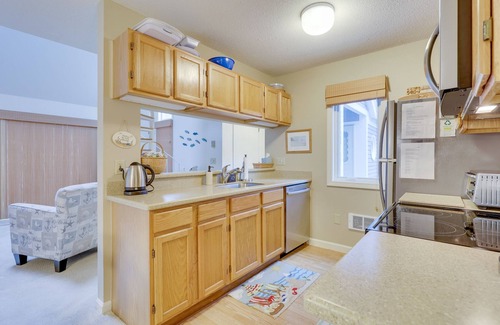 Brewster House | Exquisite Ocean Edge Townhouse With Pool Amenities