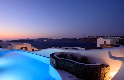 Akrotiri Villa | Exquisite Santorini Villa | Villa Luna | 3 Bedrooms | Breathtaking Sea Views.
