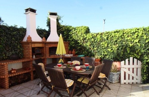 Barril de Baixo House | Extended family having a good time house.