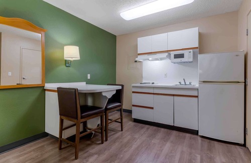 Clearwater Hotel | Extended Stay America Suites Clearwater Carillon Park