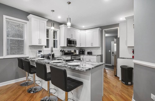 Forestview House | Extended Stay- Chicago FHS Rental - Vernon Ave