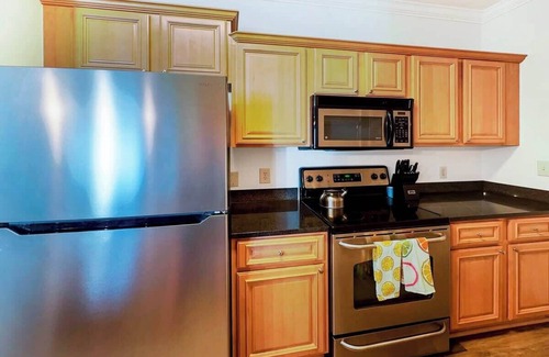 Charleston Condo | Extended Stay Condo with Pool/2mi to Folly Beach!