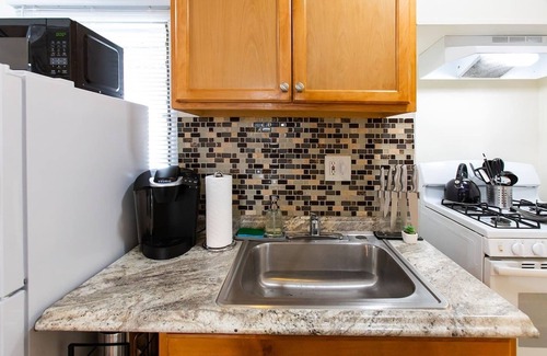 Somerset Apartment | EXTENDED STAY - Cozy Cottage w Laundry, Parking & Fast WiFi