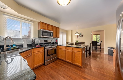 Naperville House | Extended Stay Naperville FHS Rental - Skylane Dr