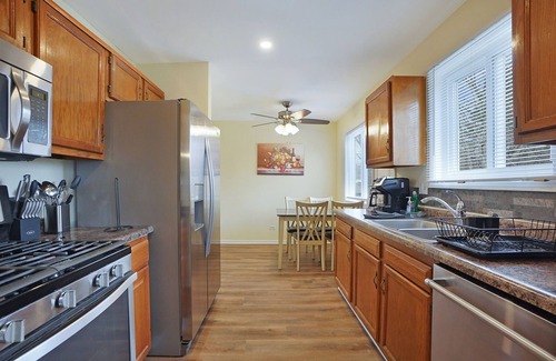 Fox Valley House | Extension Stay Naperville FHS Rental - Woodview Ct