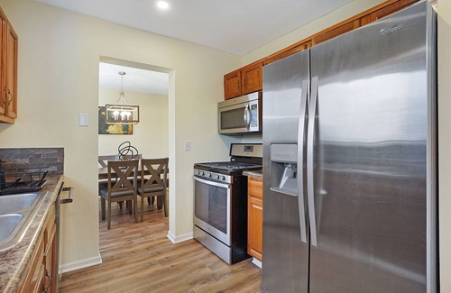 Fox Valley House | Extension Stay Naperville FHS Rental - Woodview Ct