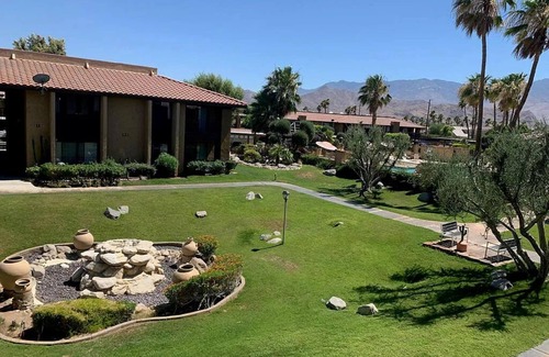 Cathedral City Condo | Extra Clean and Cozy Condo a short distance from Palm Springs.