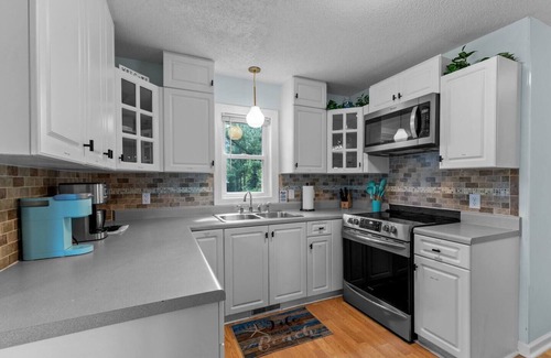 Emerald Isle House | Eyes of the Ocean - Peaceful Beach Retreat