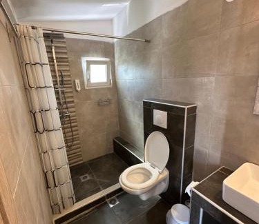Neoi Epivates Apartment | F & R Villa Room No 5