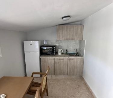 Neoi Epivates Apartment | F & R Villa Room No 5