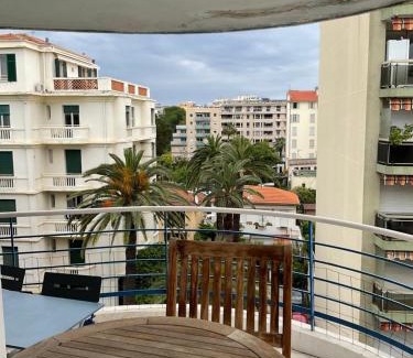 Juan-les-Pins Apartment | F2 50 M DE LA MER
