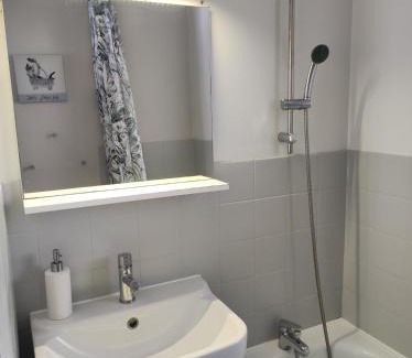 Valras-Plage Apartment | F2 50m de la mer avec parking privé