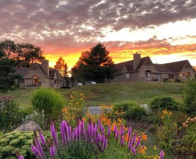 Bretton Woods House | F3 Fairway Village Condo with great mountain views, 8 minute walk from Omni Mount Washington Hotel!