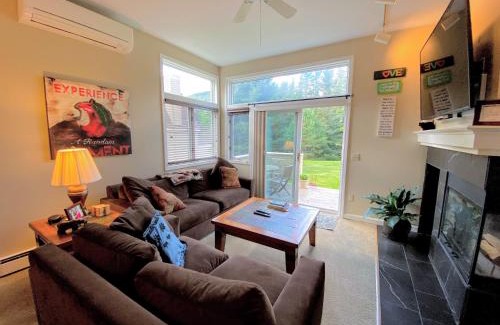 Bretton Woods House | F3 Well appointed Townhome a short walk to the Mount Washington Hotel 1 minute to ski area