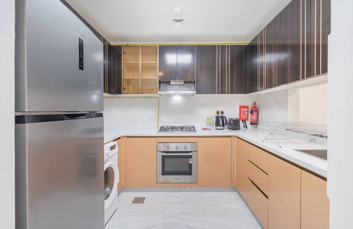 Dubai Apartment | Fab Al Furjan Apartment Sleeps 4 with Private Pool