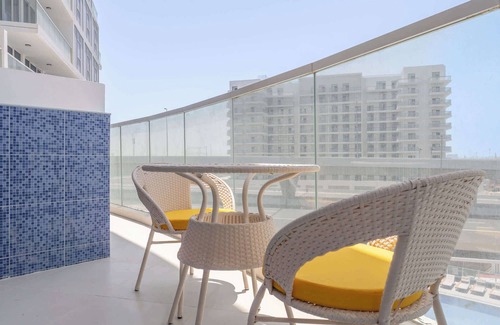 Dubai Apartment | Fab Al Furjan Apartment Sleeps 4 with Private Pool