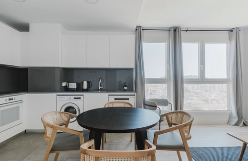 Palma-Palmilla Apartment | Fab Martiricos - La Roca 1BR w/Doorman, nr Restaurants, by Blueground