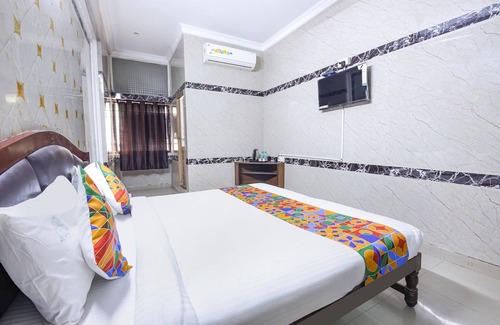 Perambur Purasavakam Hotel | FabExpress Pearl View Residency